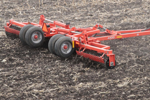 Kuhn | 4400 Packer | Model 4400-40 for sale at Phillips Equipment Corp, Virginia Kuhn | 4400 Packer | Model 4400-40 for sale at Phillips Equipment Corp, Virginia
