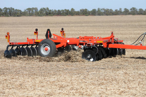 Kuhn | 8100 Tandem | Model 8100-14W for sale at Phillips Equipment Corp, Virginia Kuhn | 8100 Tandem | Model 8100-14W for sale at Phillips Equipment Corp, Virginia