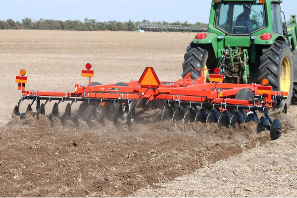Kuhn | Class I: Seedbed Finishing | 8100 Tandem for sale at Phillips Equipment Corp, Virginia Kuhn | Class I: Seedbed Finishing | 8100 Tandem for sale at Phillips Equipment Corp, Virginia
