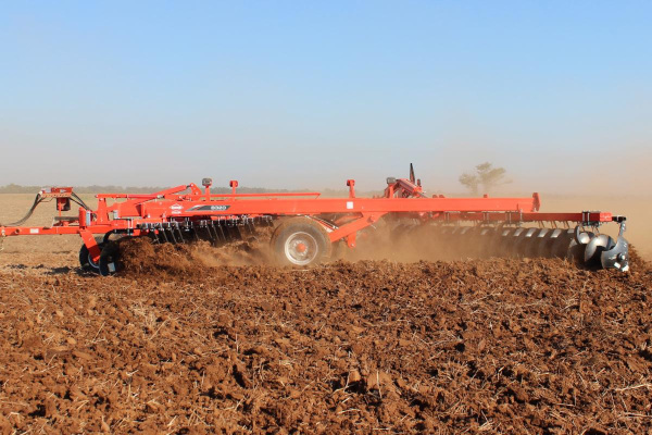 Kuhn | 8320 Tandem | Model 8320-22W for sale at Phillips Equipment Corp, Virginia Kuhn | 8320 Tandem | Model 8320-22W for sale at Phillips Equipment Corp, Virginia