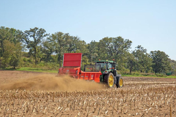 Kuhn | Rear-Discharge Spreaders | Apron Box Manure Spreaders for sale at Phillips Equipment Corp, Virginia