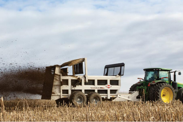 Kuhn | Rear-Discharge Spreaders | Hydraulic Push Manure Spreaders for sale at Phillips Equipment Corp, Virginia
