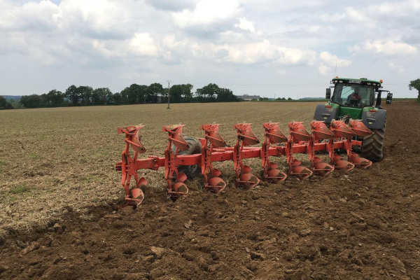 Kuhn | Semi-Mounted Rollover Plows | Multi-Leader XT for sale at Phillips Equipment Corp, Virginia Kuhn | Semi-Mounted Rollover Plows | Multi-Leader XT for sale at Phillips Equipment Corp, Virginia