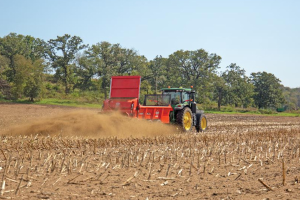 Kuhn | Apron Box Manure Spreaders | PS 250, 260, 270 & 280 for sale at Phillips Equipment Corp, Virginia Kuhn | Apron Box Manure Spreaders | PS 250, 260, 270 & 280 for sale at Phillips Equipment Corp, Virginia