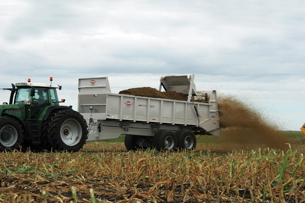 Kuhn | PSC 100 Series | Model PSC 171 TRAILER Horizontal/Vertical/Spinner for sale at Phillips Equipment Corp, Virginia Kuhn | PSC 100 Series | Model PSC 171 TRAILER Horizontal/Vertical/Spinner for sale at Phillips Equipment Corp, Virginia