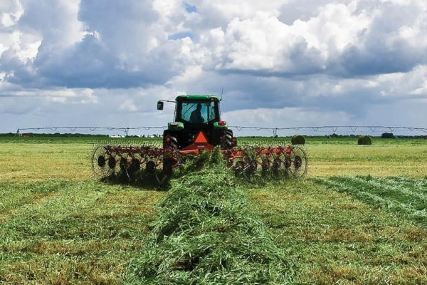 Kuhn | Wheel Rakes | SR 300 Series for sale at Phillips Equipment Corp, Virginia Kuhn | Wheel Rakes | SR 300 Series for sale at Phillips Equipment Corp, Virginia