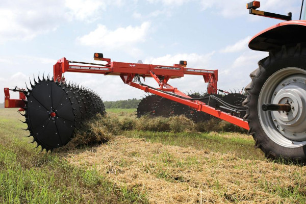Kuhn | Wheel Rakes | SR 800 Series for sale at Phillips Equipment Corp, Virginia Kuhn | Wheel Rakes | SR 800 Series for sale at Phillips Equipment Corp, Virginia