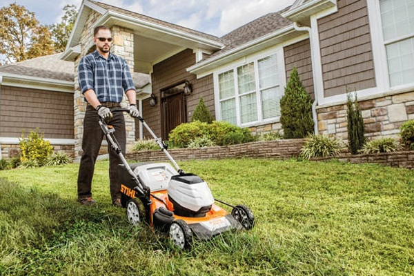Stihl-MowingPlanting-22.jpg