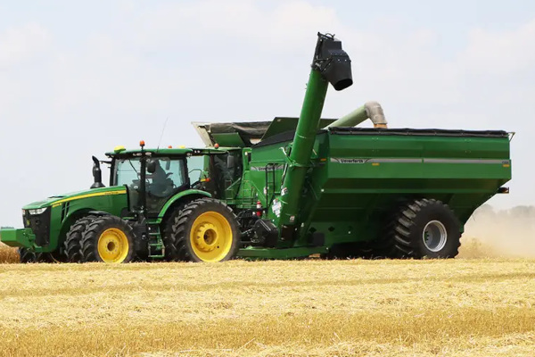 Unverferth | 20 Series Dual-Auger | Model 1120 for sale at Phillips Equipment Corp, Virginia Unverferth | 20 Series Dual-Auger | Model 1120 for sale at Phillips Equipment Corp, Virginia