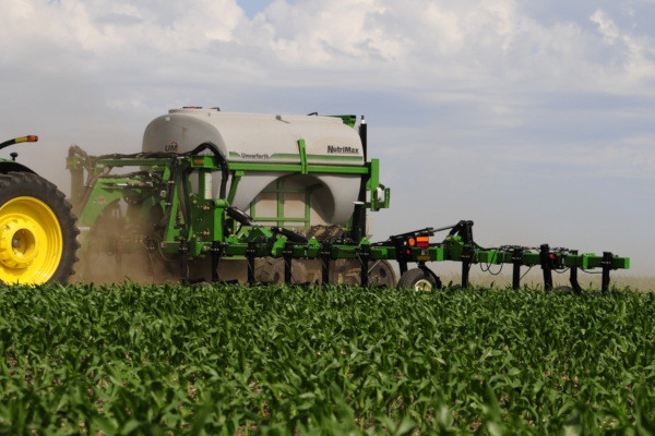 Unverferth | NutriMax Liquid Applicator | Model 2600 - 90'/88'/80' for sale at Phillips Equipment Corp, Virginia
