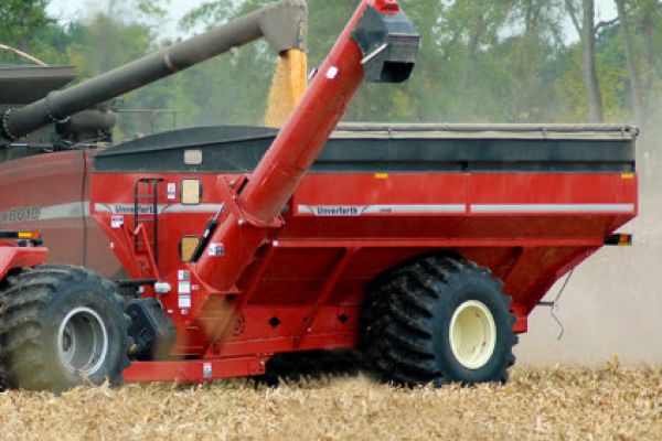 Unverferth | 20 Series Dual-Auger | Model 1110 for sale at Phillips Equipment Corp, Virginia Unverferth | 20 Series Dual-Auger | Model 1110 for sale at Phillips Equipment Corp, Virginia
