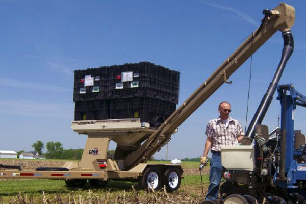 Unverferth | Seed Pro Bulk Box Tender | Model 200 for sale at Phillips Equipment Corp, Virginia Unverferth | Seed Pro Bulk Box Tender | Model 200 for sale at Phillips Equipment Corp, Virginia