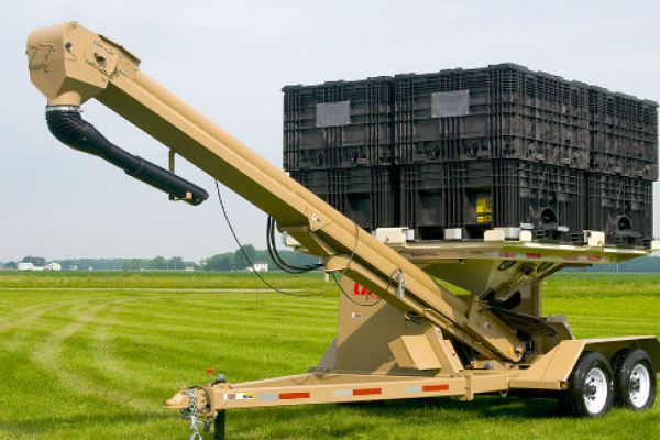 Unverferth | Seed Pro Bulk Box Tender | Model 400 for sale at Phillips Equipment Corp, Virginia Unverferth | Seed Pro Bulk Box Tender | Model 400 for sale at Phillips Equipment Corp, Virginia