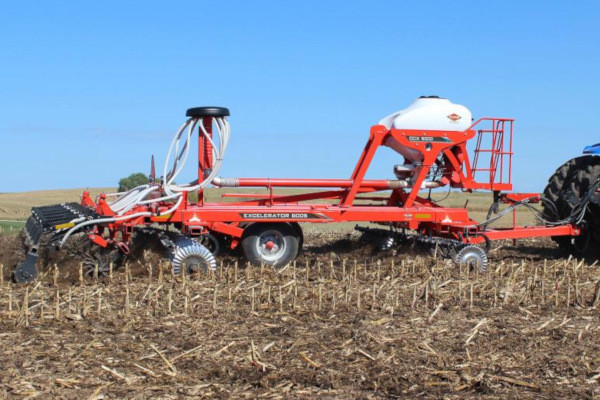 Kuhn | CCX 9000 | Model CCX 9000-21 / 8005-25 for sale at Phillips Equipment Corp, Virginia Kuhn | CCX 9000 | Model CCX 9000-21 / 8005-25 for sale at Phillips Equipment Corp, Virginia