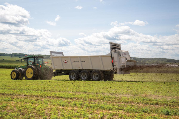 Kuhn | PXL 100 Series | Model PXL 185 TRAILER Horizontal/Vertical/Spinner for sale at Phillips Equipment Corp, Virginia Kuhn | PXL 100 Series | Model PXL 185 TRAILER Horizontal/Vertical/Spinner for sale at Phillips Equipment Corp, Virginia